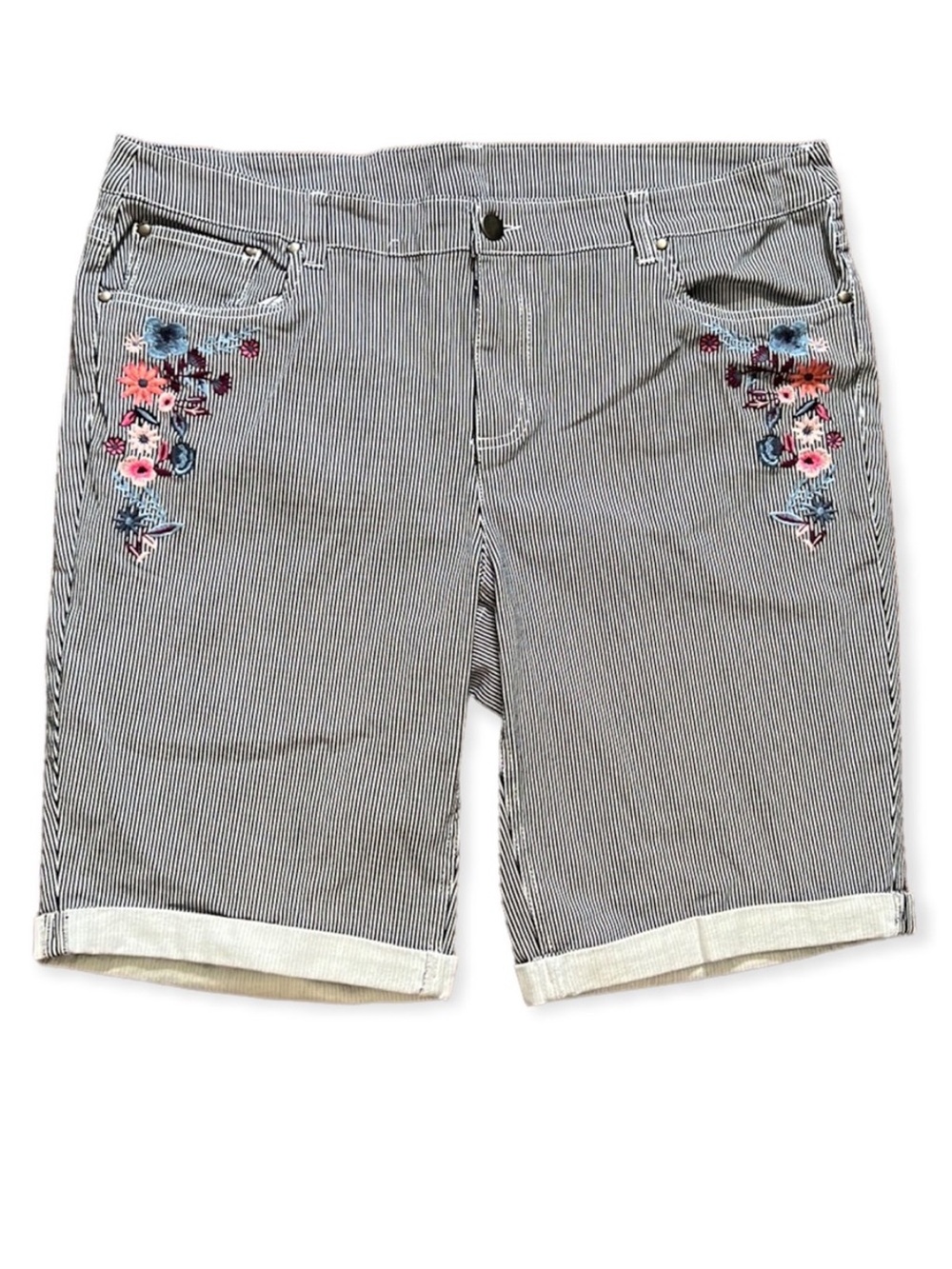 NWOT Christopher & Banks Modern Fit Short